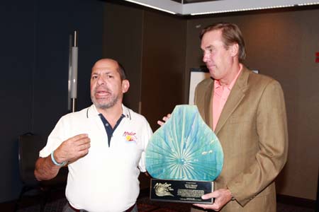 Arthur Lopez presents award to Chuck Weilgus